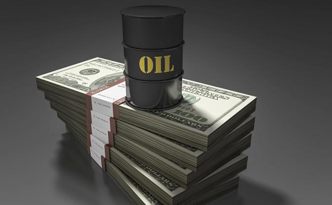 Нефть по 100 долларов за баррель уже осенью: реальный прогноз или паника на рынке