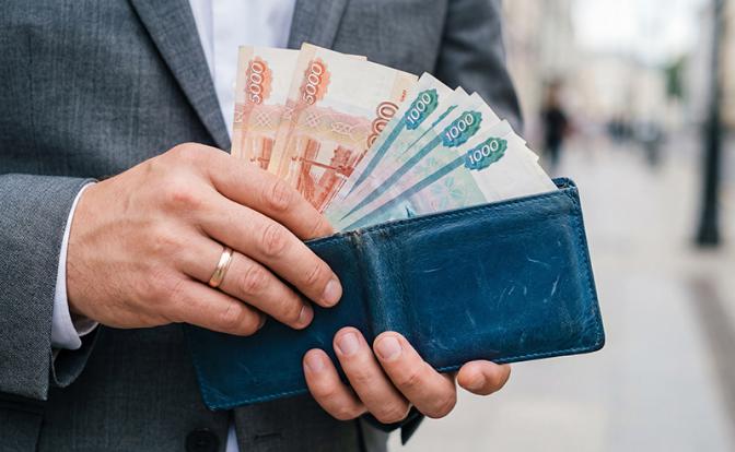Эксперты узнали, сколько граждан РФ всегда выходят из дома с наличными деньгами