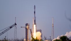 Маск запустил в космос рукастого робота-ремонтника, а в свободное от ремонта время – убийцу спутников