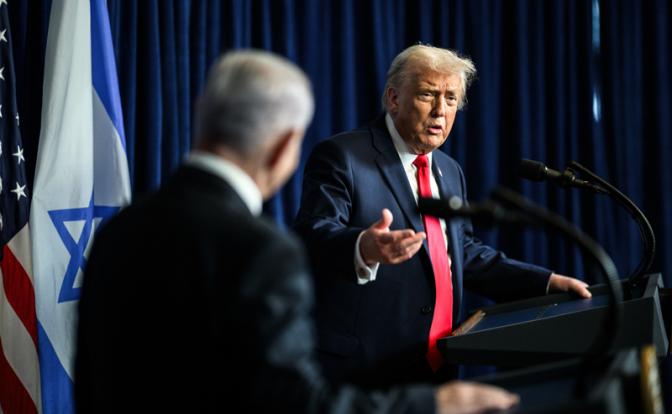 На фото: президент США Дональд Трамп и премьер-министр Израиля Биньямин Нетаньяху (справа налево)