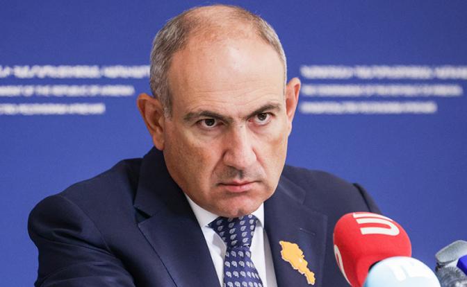 На фото: премьер-министр Армении Никол Пашинян во время брифинга.