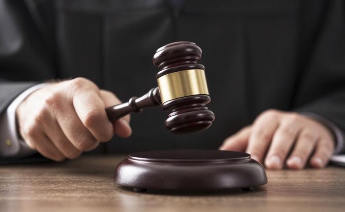 Сотрудник отсудил 130 тысяч рублей за сверхурочную работу. Начальник думал, что 20 минут — это мелочь