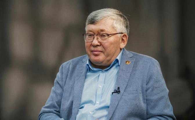 На фото: вонный эксперт, капитан I ранга запаса Василий Дандыкин.