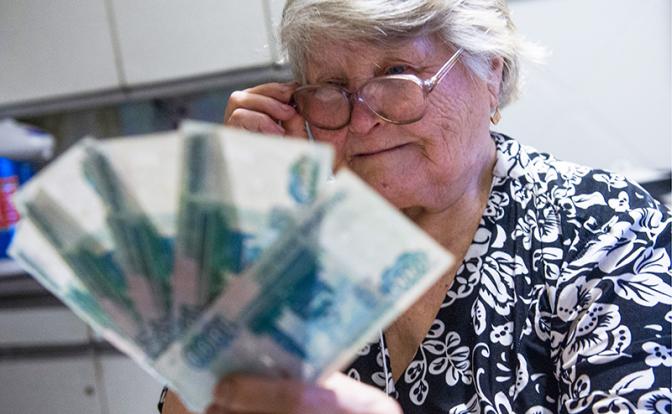Соцфонд отчитался о росте пенсий на 10.000 рублей за 5 лет. Старикам ликовать сквозь слезы прикажете?