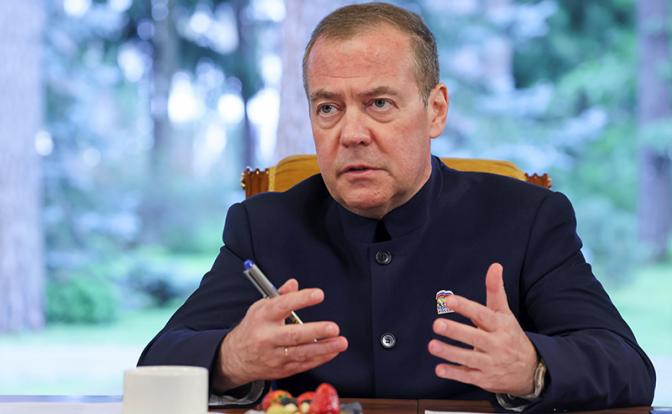 На фото: заместитель председателя Совбеза РФ Дмитрий Медведев