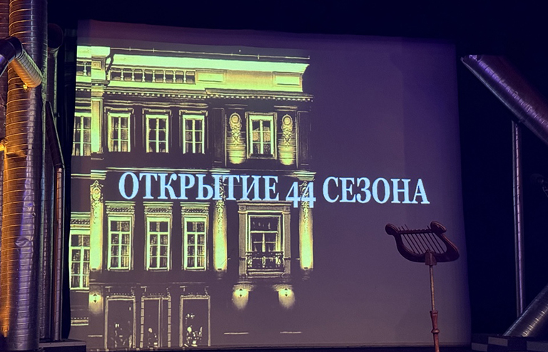 автора