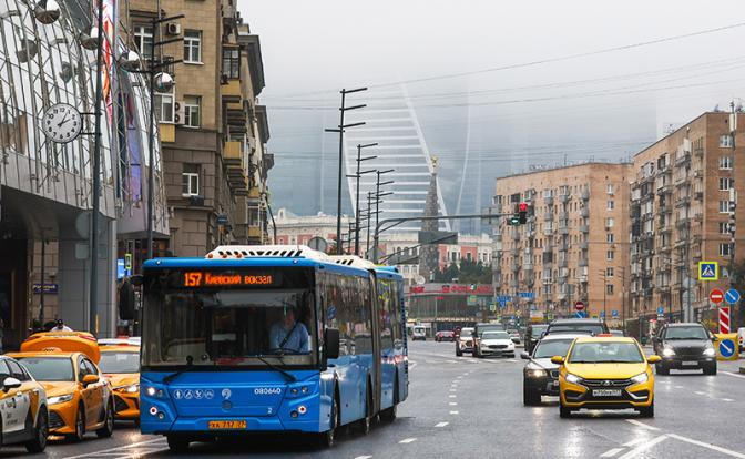 Россиян призвали пересесть на автобусы из-за нехватки бензина