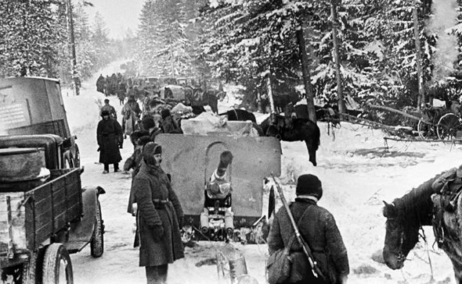 На фото: советское артиллерийское подразделение, продвигающееся к линии фронта на Карельском перешейке, март 1940 года.