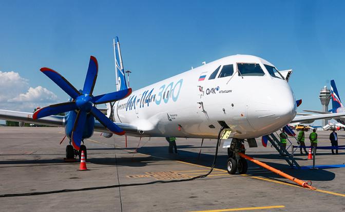 На фото: самолет Ил-114-300