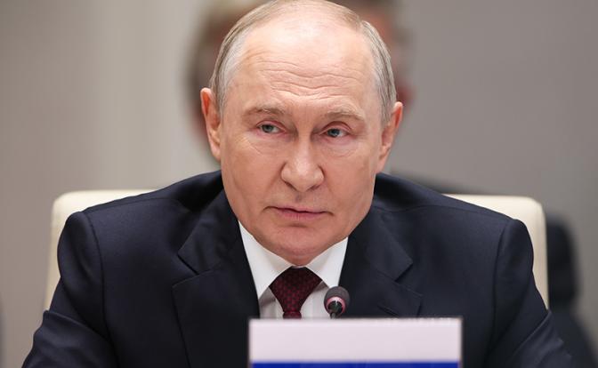 На фото: президент РФ Владимир Путин на заседании Совета глав государств – членов Шанхайской организации сотрудничества (ШОС) в конгресс-центре "Ырыс Ордо".