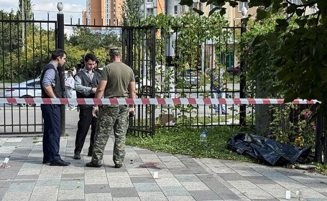 На месте нападения неизвестного мужчины у церкви в Москве