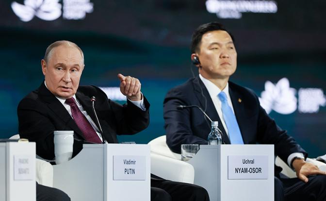 На фото: президент РФ Владимир Путин и премьер-министр Монголии Ням-Осорын Учрал