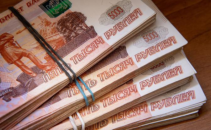 Выяснилось, сколько россиян получают свыше 100 тысяч рублей в месяц