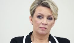Захарова назвала гоп-компанию с Банковой выродками и вырожденцами