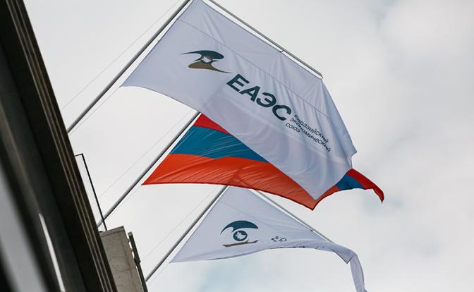 «Может, Путин испугается!»: Ереван решил пожаловаться на Россию, побрезговавшую армянскими коньяком и помидорами