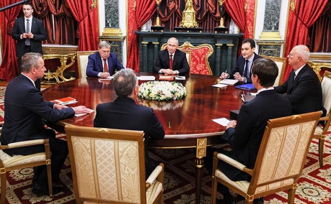 На фото: встреча президента РФ Путина, спецпосланника президента США Уиткоффа и зятя американского лидера Кушнера