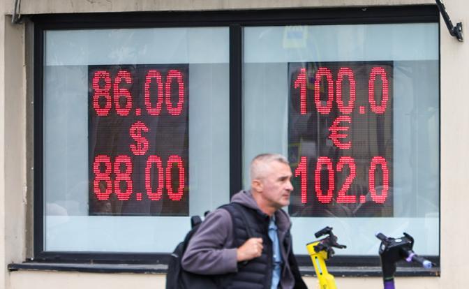 Эксперт описал будущее рубля в противостоянии финансовых властей