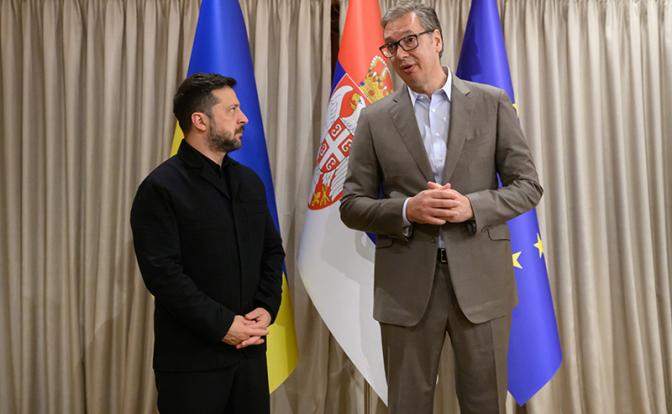 На фото: президент Сербии Александр Вучич и президент Украины Владимир Зеленский (справа налево)