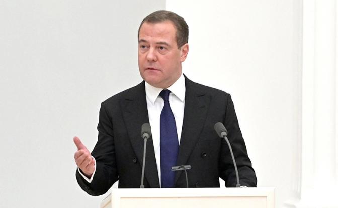 На фото: заместитель председателя Совета безопасности РФ Дмитрий Медведев.