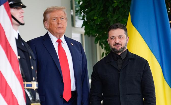 На фото: американский президентом Дональд Трамп и президент Украины Владимир Зеленский