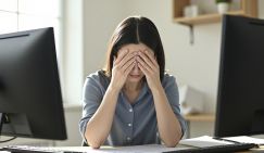 Названы привычки, которые могут вызвать частые головные боли