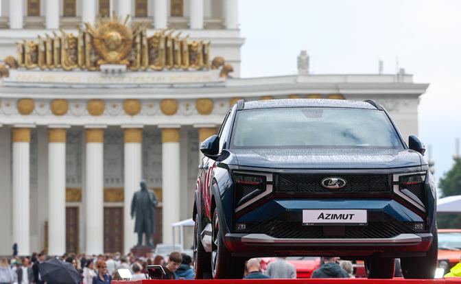 На фото: автомобиль LADA Azimut