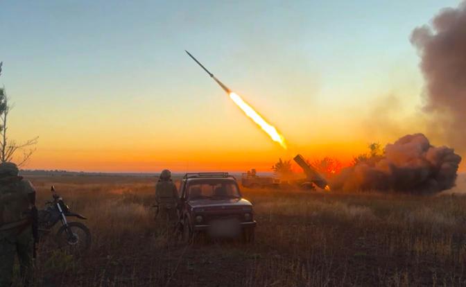 На фото: расчет РСЗО «Ураган» группировки войск «Центр» ударил по опорному пункту и пункту управления БПЛА ВСУ.
