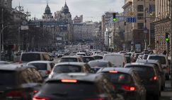 Народ бежит от «ледникового периода» Зеленского – но тот уже закусил удила