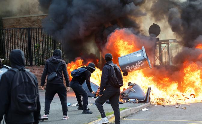 На фото: протесты во Франции