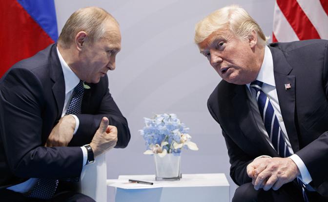 На фото (слева направо): президент России Владимир Путин и президент США Дональд Трамп.