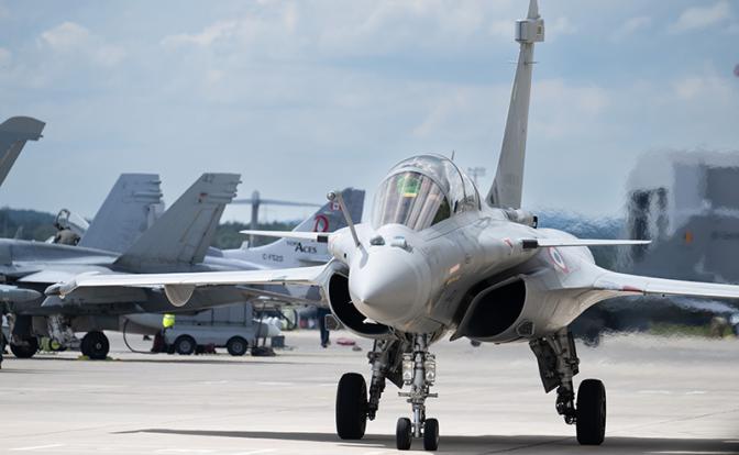 На фото: французский истребитель Rafale