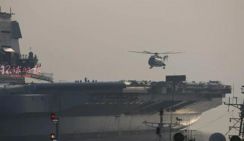 На китайском авианосце вертолет совершил взлет и посадку