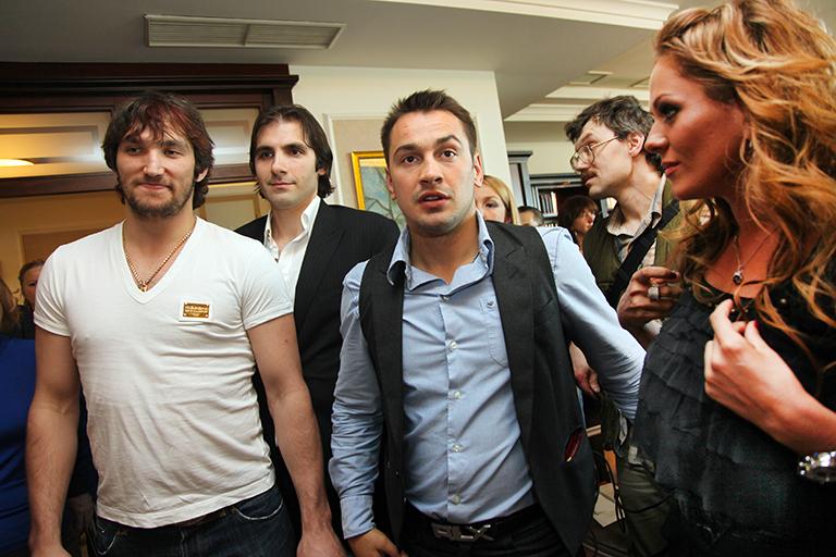 Пресс-конференция "Дом друзей Олимпиады в Ванкувере". 4 июня 2009 года. Москва. Россия На снимке: российский хоккеист Александр Овечкин, генеральный директор "Дома друзей Олимпиады" Мел Борз, российский дзюдоист Дмитрий Носов, певица Юлия Началова, 2010 год