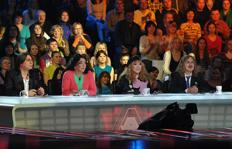 На фото: телеканал "Россия 1". Запись телешоу "Фактор А". На фото: члены жюри - программный директор "Русского радио" Роман Емельянов, певцы Лолита Милявская, Алла Пугачева, Игорь Николаев, 2013