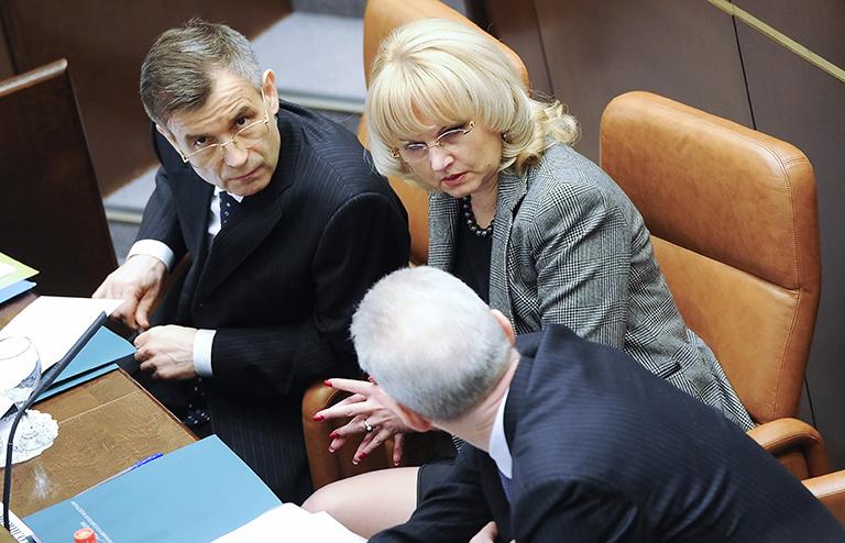 На фото: министр внутренних дел РФ Рашид Нургалиев, министр здравоохранения и социального развития РФ Татьяна Голикова и министр образования и науки РФ Андрей Фурсенко (слева направо) во время парламентских слушаний, 2012