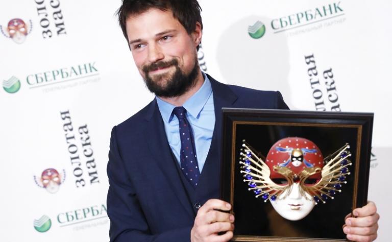 На фото: актер Данила Козловский, ставший лауреатом в номинации "Драма/Мужская роль" за спектакль "Гамлет" Малого драматического театра &ndash; Театра Европы (Санкт-Петербург), на торжественной церемонии вручения национальной театральной премии "Золотая маска"