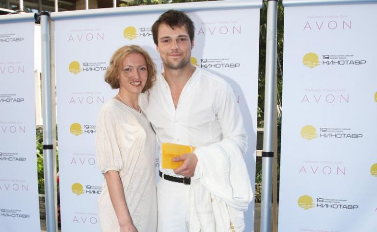 На фото: актриса Уршула Малка и актер Данила Козловский