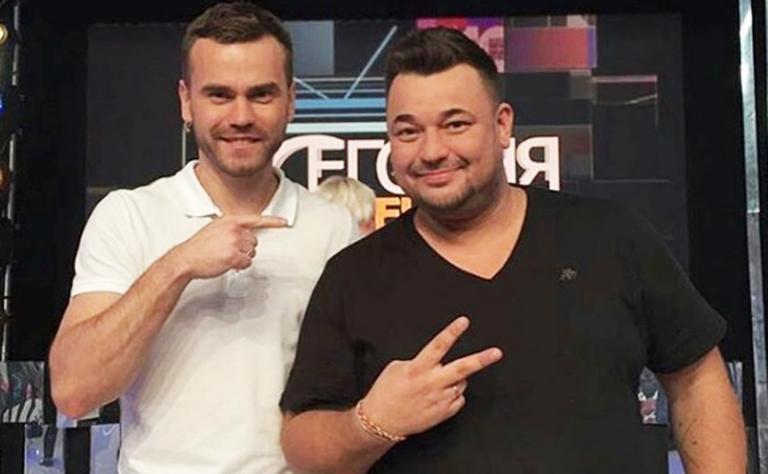 На фото: вратарь сборной России по футболу Игорь Акинфеев и солист группы &laquo;Руки вверх!&raquo; Сергей Жуков