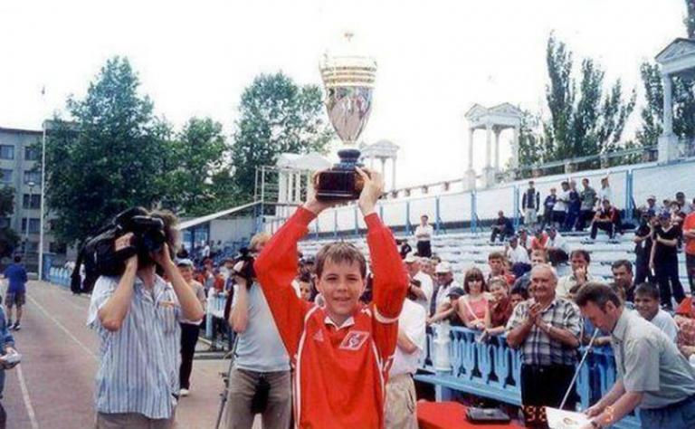 На фото: Артем Дзюба в детстве