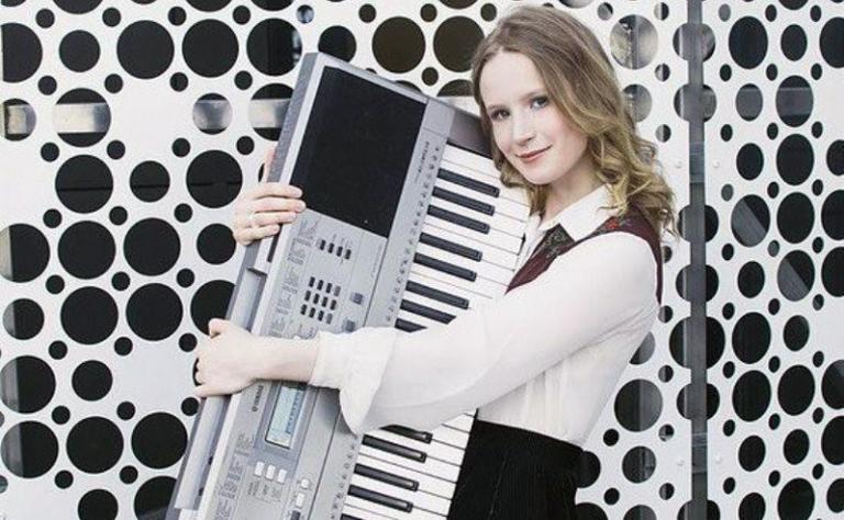 На фото: певица Монеточка