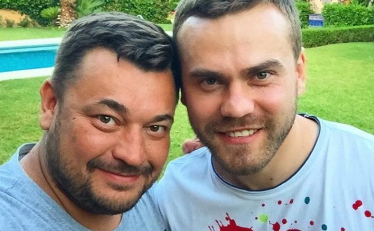 На фото: Сергей Жуков и вратарь ЦСКА Игорь Акинфеев