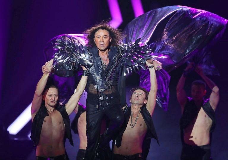 На фото: певец Валерий Леонтьев (второй слева) во время выступления на концерте "Я вернусь", посвященном его 70-летию, в Государственном Кремлевском дворце (ГКД), 2019 год.