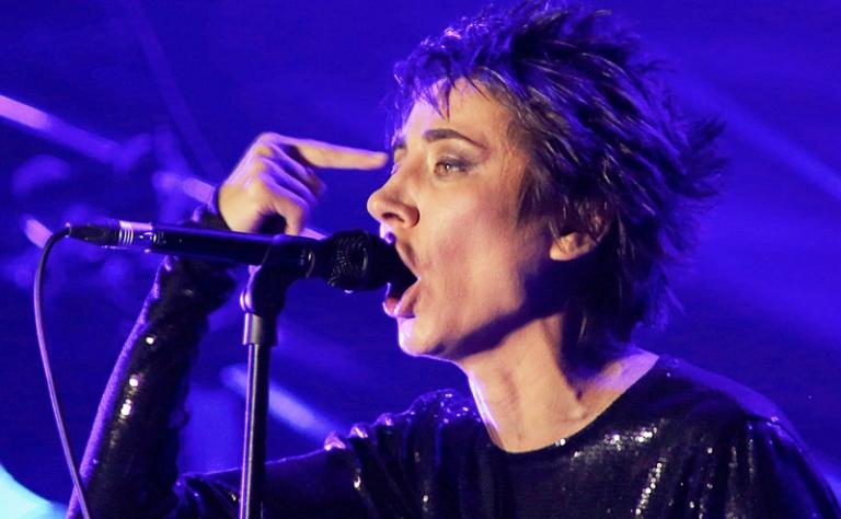 На фото: Земфира во время выступления на концерте