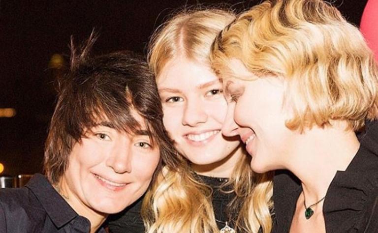 На фото: Земфира и Рената Литвинова с дочерью