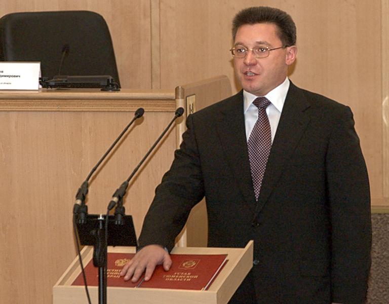 На фото: новый губернатор Тюменской области Владимир Якушев во время церемонии инаугурации, 2002