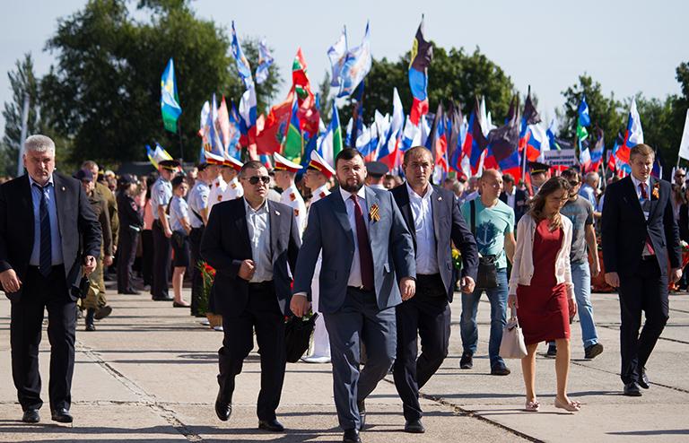 На фото: Денис Пушилин возле мемориального комплекса "Саур-Могила" в Шахтерском районе на митинге в День освобождения Донбасса
