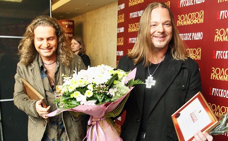 На фото: музыканты Леонид Агутин и Владимир Пресняков (слева направо) после церемонии вручения музыкальной премии "Золотой граммофон" в Кремле.