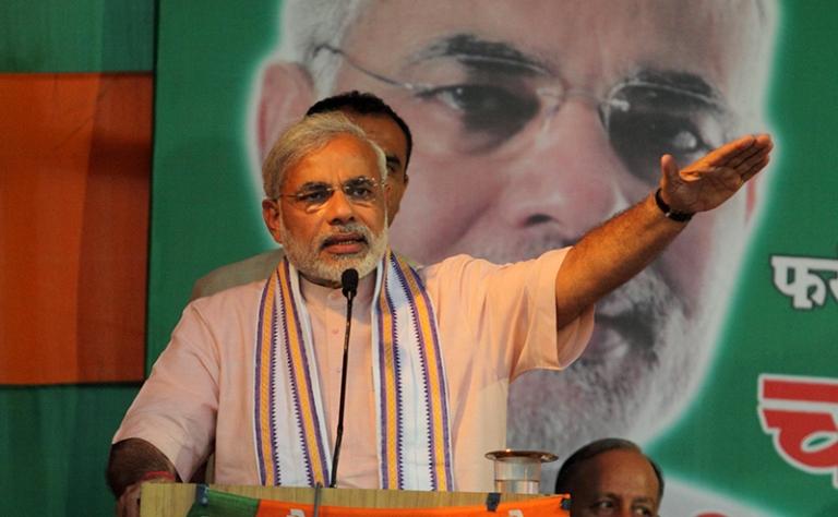 На фото: лидер главной оппозиционной партии Индии "Бхаратия Джаната парти" НАРЕНДРА МОДИ выступает на митинге, 2009