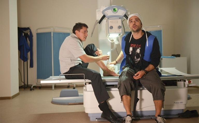 На фото: актеры Павел Прилучный и Илья Глинников в фильме &laquo;Любовь с ограничениями&raquo;