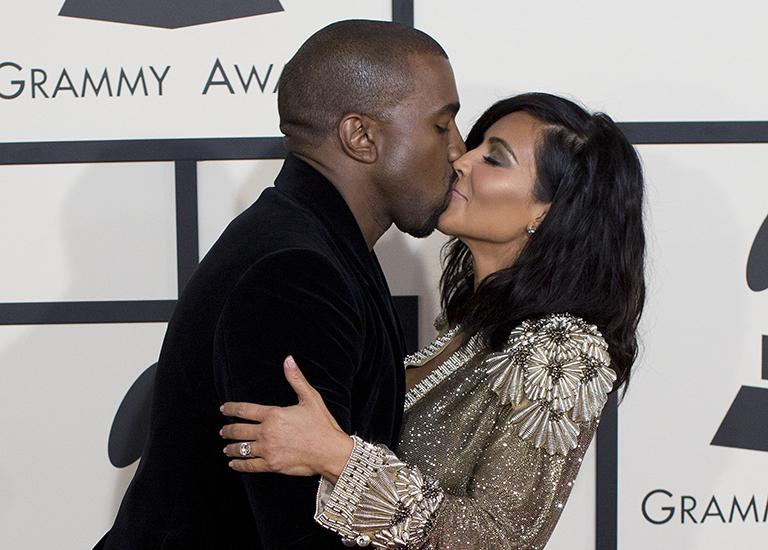 На фото: Канье Уэст и Ким Кардашьян на красной дорожке 57-й церемонии вручения премии "Грэмми" в Staples Center в Лос-Анджелесе